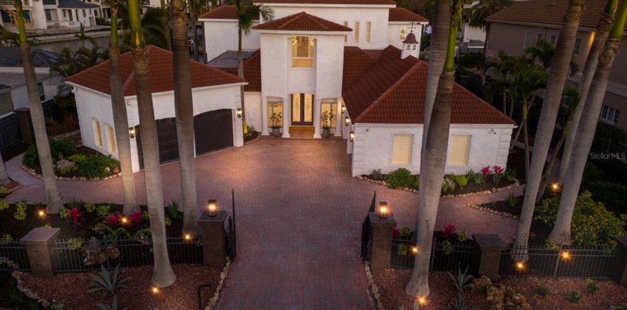 House in Sarasota, Florida 4 bedrooms, 488.39 sq.m. № 1548222