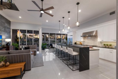 House in Sarasota, Florida 4 bedrooms, 488.39 sq.m. № 1548222 - photo 12