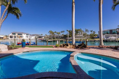 House in Sarasota, Florida 4 bedrooms, 488.39 sq.m. № 1548222 - photo 4