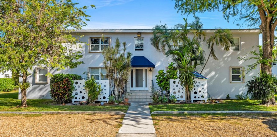 Кондоминиум с 2 спальнями в Майами, Флорида № 2068111