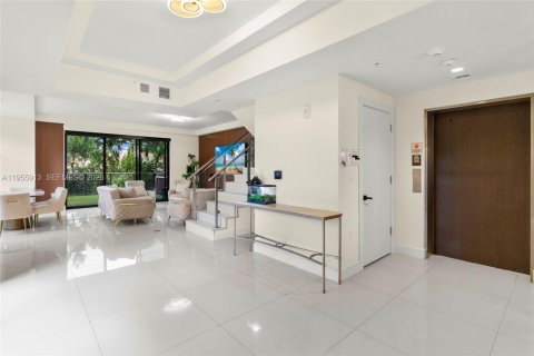 Condo in Fort Lauderdale, Florida, 3 bedrooms  № 2011159 - photo 3