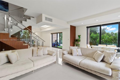 Condo in Fort Lauderdale, Florida, 3 bedrooms  № 2011159 - photo 13