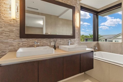 Condo in Fort Lauderdale, Florida, 3 bedrooms  № 2011159 - photo 7