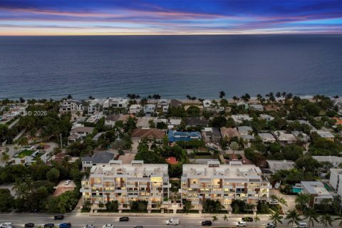 Кондоминиум с 3 спальнями в Форт-Лодердейл, Флорида № 2011159