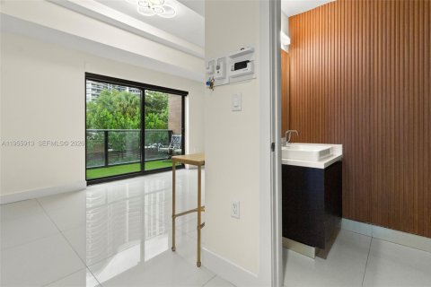 Condo in Fort Lauderdale, Florida, 3 bedrooms  № 2011159 - photo 22