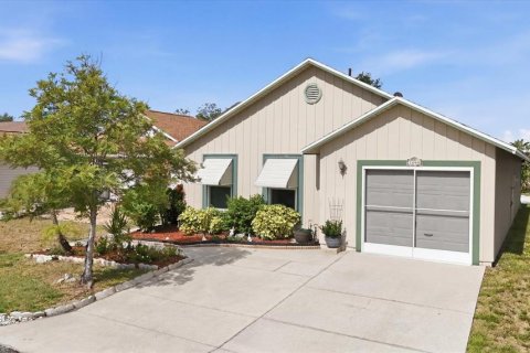 House in Bradenton, Florida 3 bedrooms, 123.65 sq.m. № 2239606 - photo 2