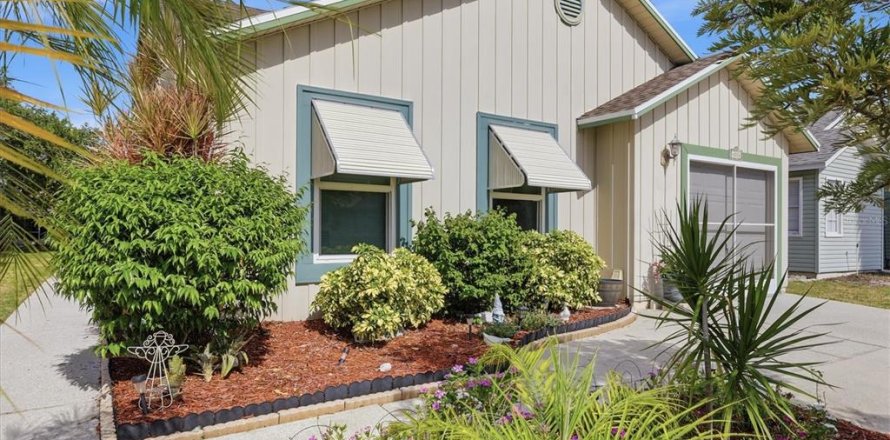 House in Bradenton, Florida 3 bedrooms, 123.65 sq.m. № 2239606
