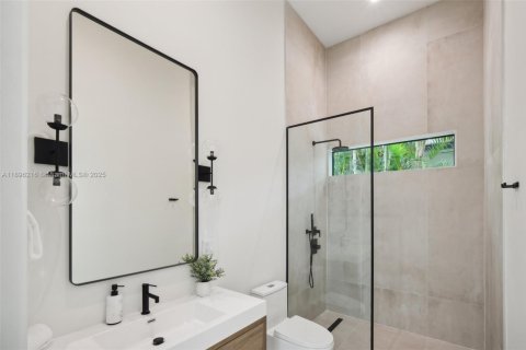 House in Miami, Florida 4 bedrooms, 198.44 sq.m. № 1948984 - photo 15