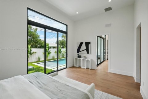 House in Miami, Florida 4 bedrooms, 198.44 sq.m. № 1948984 - photo 9