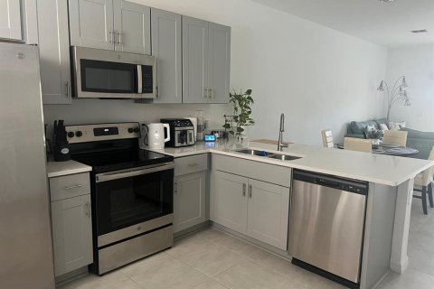 Adosado en venta en Kissimmee, Florida, 2 dormitorios, 110.27 m2 № 1904210 - foto 9