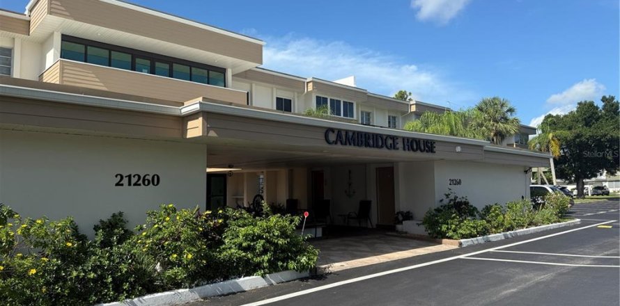 Condo in Port Charlotte, Florida, 2 bedrooms № 1786125