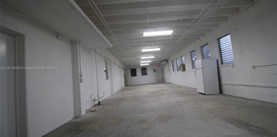 Propiedad comercial en West Park, Florida № 608977