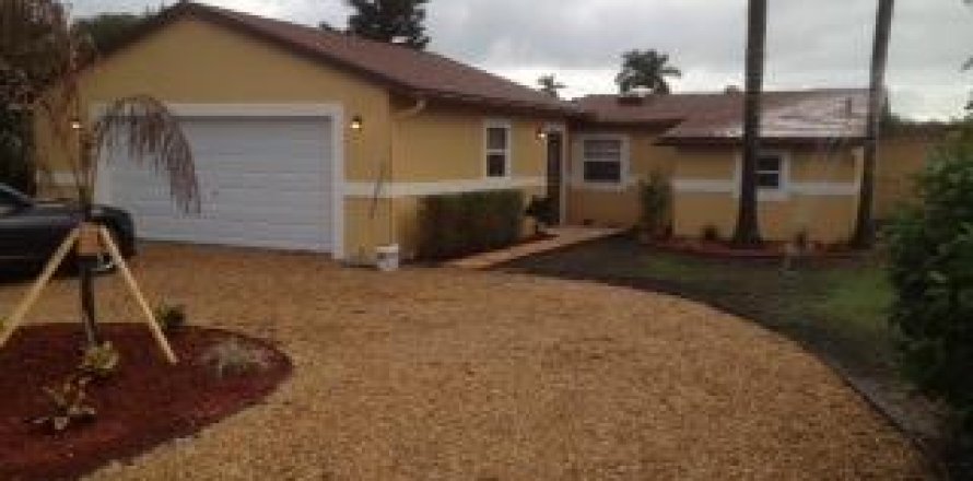 Villa ou maison à Palm Springs, Floride 4 chambres, 140.1 m2 № 2262409
