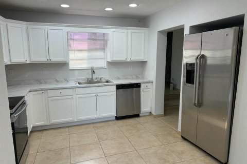 Villa ou maison à louer à Palm Springs, Floride: 4 chambres, 140.1 m2 № 2262409 - photo 3