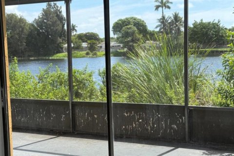 Villa ou maison à louer à Palm Springs, Floride: 4 chambres, 140.1 m2 № 2262409 - photo 5