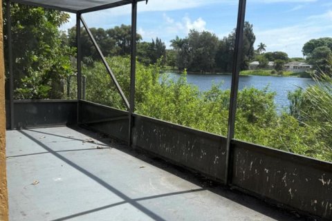 Villa ou maison à louer à Palm Springs, Floride: 4 chambres, 140.1 m2 № 2262409 - photo 6