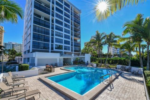 Copropriété à louer à Sarasota, Floride: 2 chambres, 129.04 m2 № 619718 - photo 1