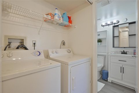 Condominio en venta en Tamarac, Florida, 2 dormitorios, 91.51 m2 № 2032734 - foto 16