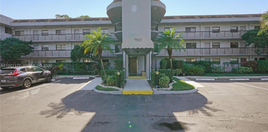 Condominio en Tamarac, Florida, 2 dormitorios  № 2032734
