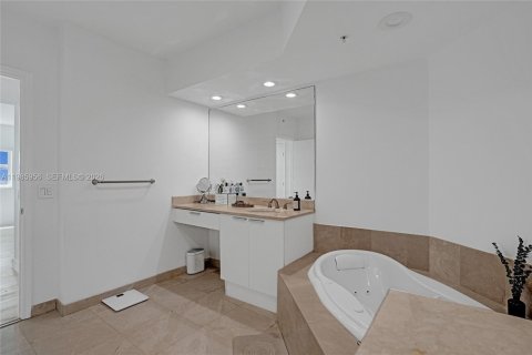 Купить кондоминиум в Норт-Майами, Флорида 2 спальни, 170.38м2, № 2049050 - фото 21