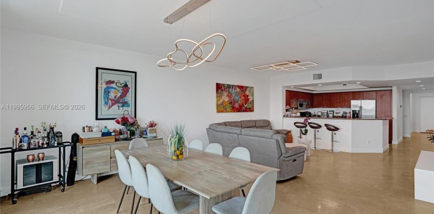 Кондоминиум с 2 спальнями в Норт-Майами, Флорида № 2049050