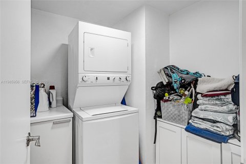 Купить кондоминиум в Норт-Майами, Флорида 2 спальни, 170.38м2, № 2049050 - фото 27