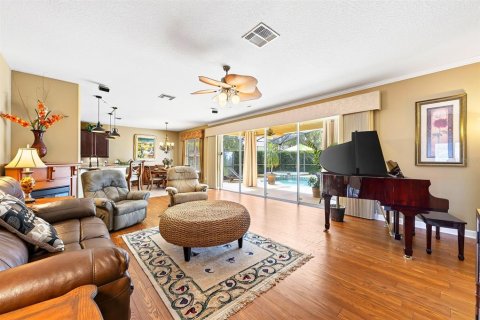 House in Orlando, Florida 6 bedrooms, 336.49 sq.m. № 2284524 - photo 7