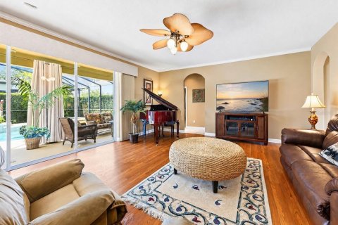 House in Orlando, Florida 6 bedrooms, 336.49 sq.m. № 2284524 - photo 6
