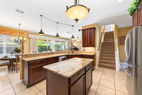 House in Orlando, Florida 6 bedrooms, 336.49 sq.m. № 2284524 - photo 12