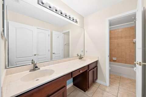 House in Orlando, Florida 6 bedrooms, 336.49 sq.m. № 2284524 - photo 25