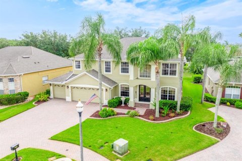 House in Orlando, Florida 6 bedrooms, 336.49 sq.m. № 2284524