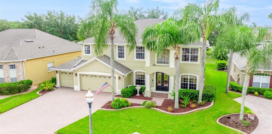 House in Orlando, Florida 6 bedrooms, 336.49 sq.m. № 2284524