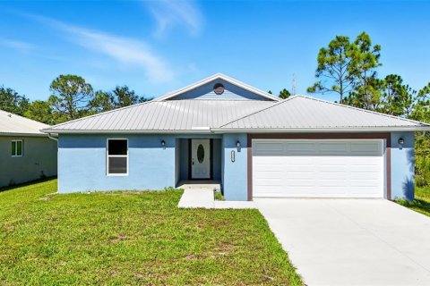 House in Punta Gorda, Florida 3 bedrooms, 117.89 sq.m. № 1894299 - photo 1