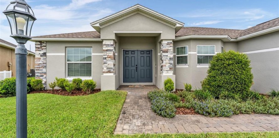 Villa ou maison à Auburndale, Floride 3 chambres, 156.82 m2 № 2399497