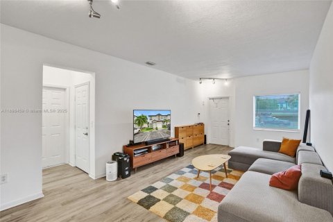 Touwnhouse à vendre à Homestead, Floride: 4 chambres, 171.5 m2 № 1952947 - photo 4