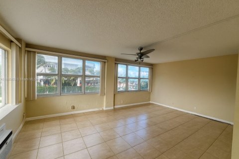 Condo in Fort Lauderdale, Florida, 1 bedroom  № 1945302 - photo 3