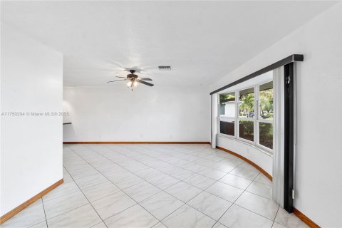 House in Hollywood, Florida 3 bedrooms, 174.56 sq.m. № 1633419 - photo 5