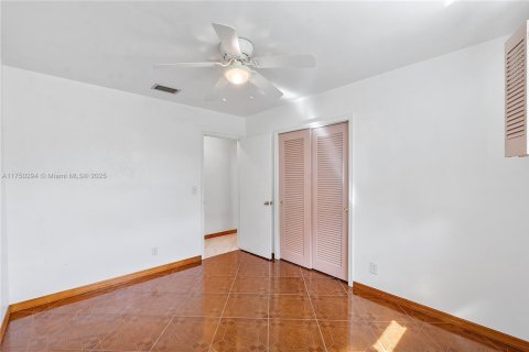 House in Hollywood, Florida 3 bedrooms, 174.56 sq.m. № 1633419 - photo 24