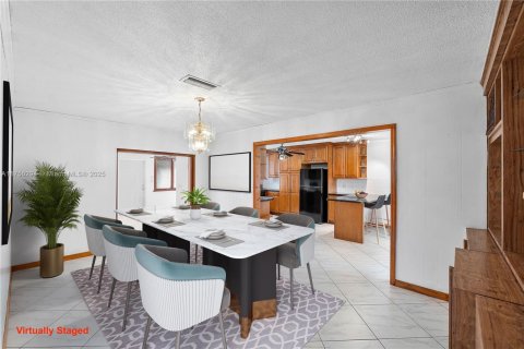 House in Hollywood, Florida 3 bedrooms, 174.56 sq.m. № 1633419 - photo 15