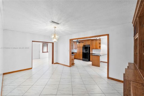 House in Hollywood, Florida 3 bedrooms, 174.56 sq.m. № 1633419 - photo 14