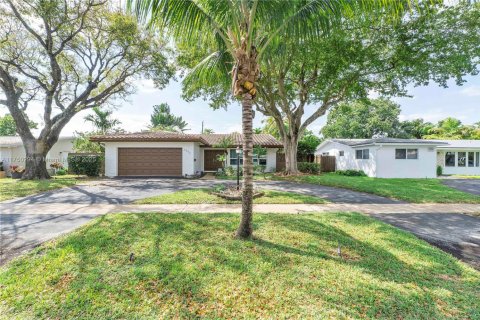 House in Hollywood, Florida 3 bedrooms, 174.56 sq.m. № 1633419 - photo 3