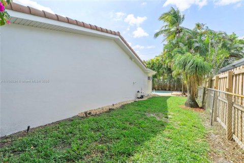 House in Hollywood, Florida 3 bedrooms, 174.56 sq.m. № 1633419 - photo 21