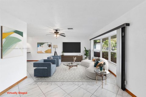 House in Hollywood, Florida 3 bedrooms, 174.56 sq.m. № 1633419 - photo 6