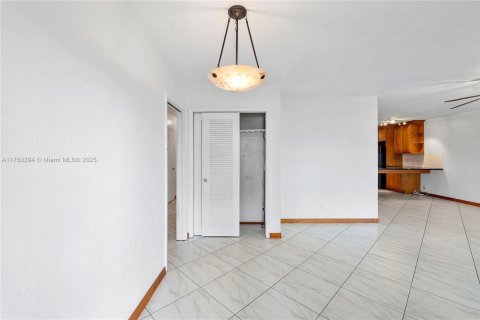 House in Hollywood, Florida 3 bedrooms, 174.56 sq.m. № 1633419 - photo 7