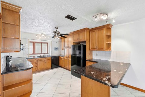 House in Hollywood, Florida 3 bedrooms, 174.56 sq.m. № 1633419 - photo 10