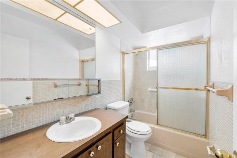 House in Hollywood, Florida 3 bedrooms, 174.56 sq.m. № 1633419 - photo 26