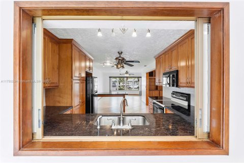 House in Hollywood, Florida 3 bedrooms, 174.56 sq.m. № 1633419 - photo 18