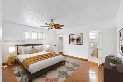 House in Hollywood, Florida 3 bedrooms, 174.56 sq.m. № 1633419 - photo 28