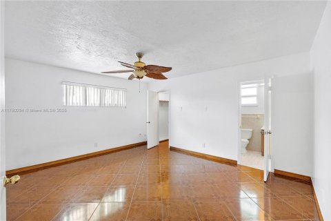 House in Hollywood, Florida 3 bedrooms, 174.56 sq.m. № 1633419 - photo 27