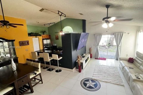 Casa en venta en North Lauderdale, Florida, 3 dormitorios, 136.57 m2 № 2014531 - foto 14